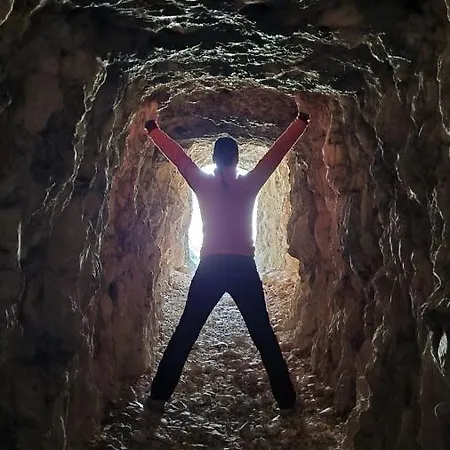 Jacuzi In The Olive Grove פולה