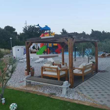 Jacuzi In The Olive Grove Campsite Pula