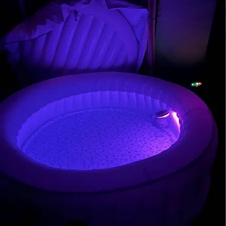 캠프장 Jacuzy Camper Lilou A'Marie