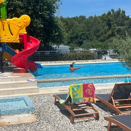 캠프장 Jacuzy Camper Lilou A'Marie