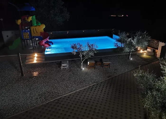 Jacuzi In The Olive Grove Campingplads Pula